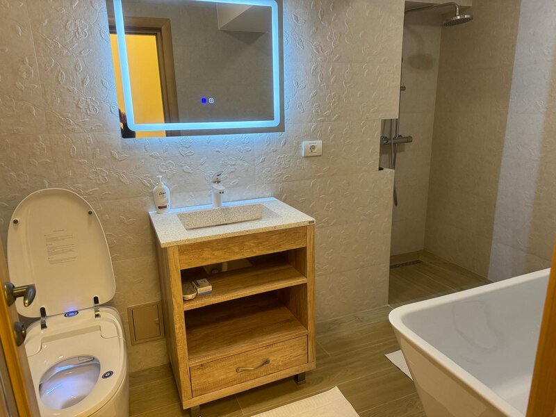 Decebal - proprietar.